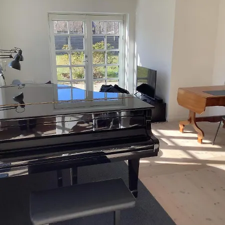 5 Person In * Tisvildeleje